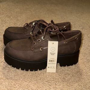 NWT - CHUNKY PLATFORM BOAT SHOES